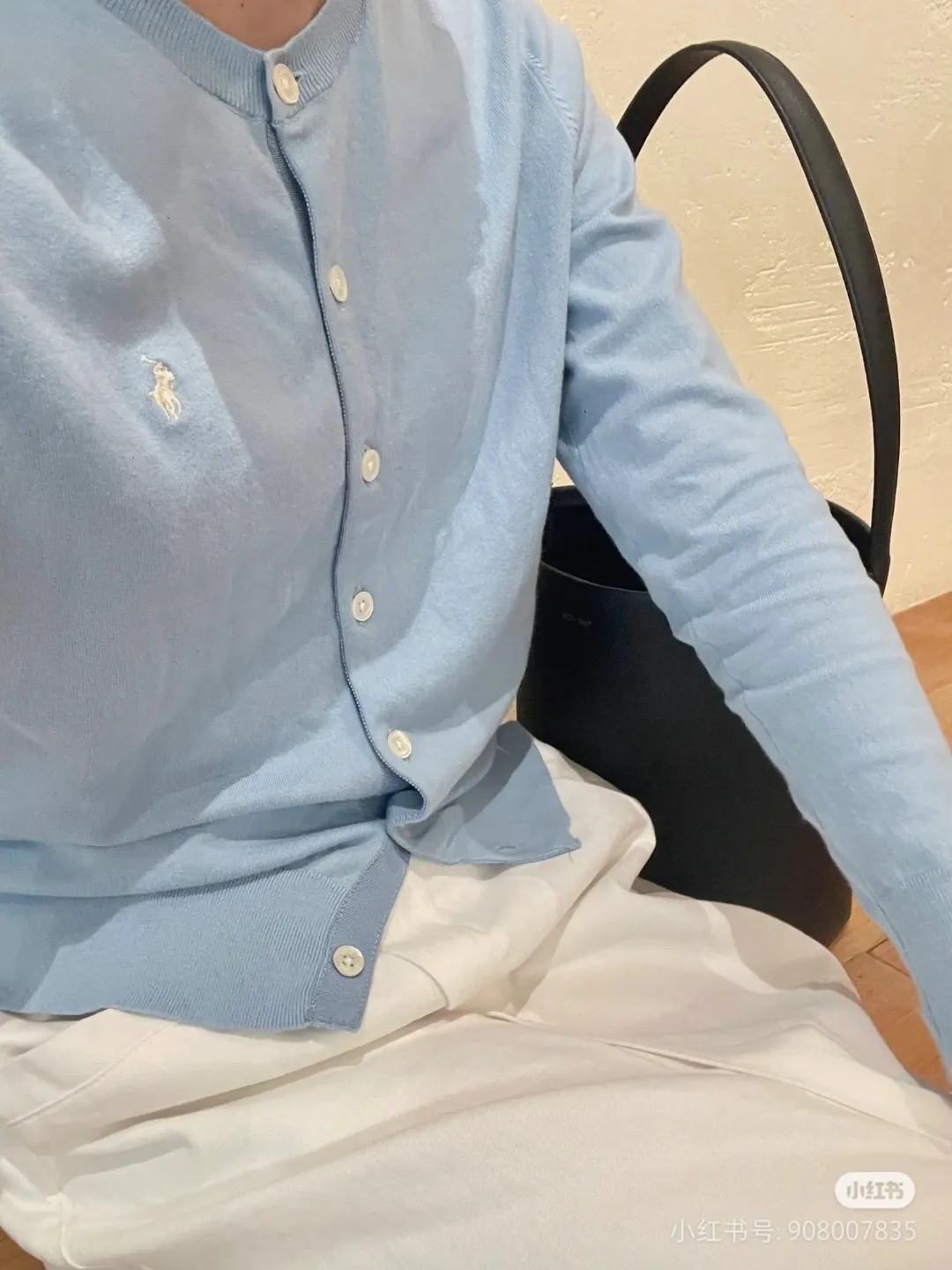 🅿️190 "Top Quality" Style Number: DS010# [Ralph Lauren Solid Color Round Neck Basic Pony Embroidered Logo Knitted Cardigan Long Sleeve] ✅Ralph Lauren Classic Basic Versatile Jersey Cardigan Long Sleeve Small Jacket ✅Main supplier of platform live broadcast wholesale entities ✅ZP quality 1:1 pattern making Scan the code to enter the GF website Counter quality ✅Details and quality The only one in Guangzhou Imported quality cotton yarn Mainly high-end Cost-effective, good quality, no need to say more ✅The version is restored to the original, loose, comfortable and stress-free, simple is high-end, classic is timeless ✅The upper body is simple and easy to match, a must-have for goddess ootd. Good-looking clothes are never picky. A must-have in the goddess’ wardrobe. Size: S-XL Color: Off-white, light blue, pink, khaki, army green, gray, navy, black, Chinese red, mint green